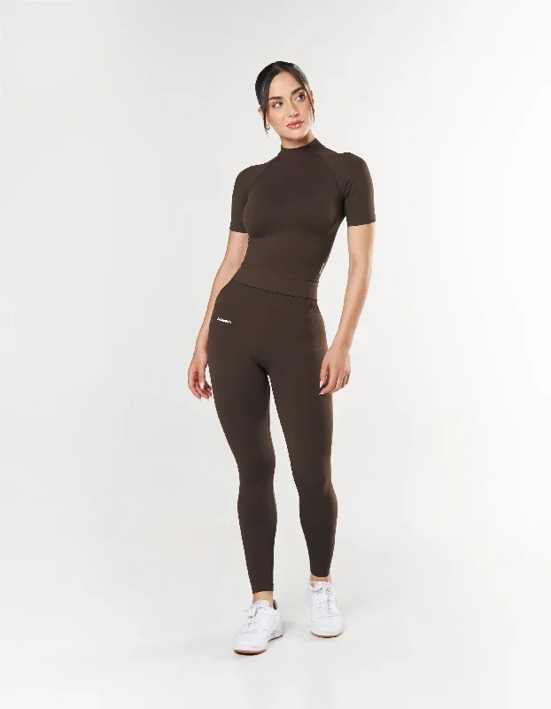 seamless-high-neck-tee-espresso