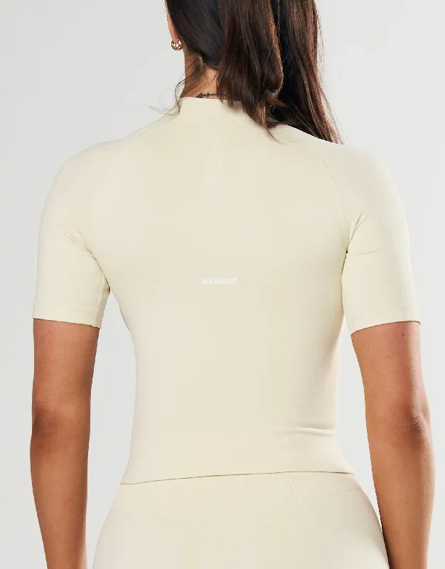 sl-seamless-high-neck-tee-butter